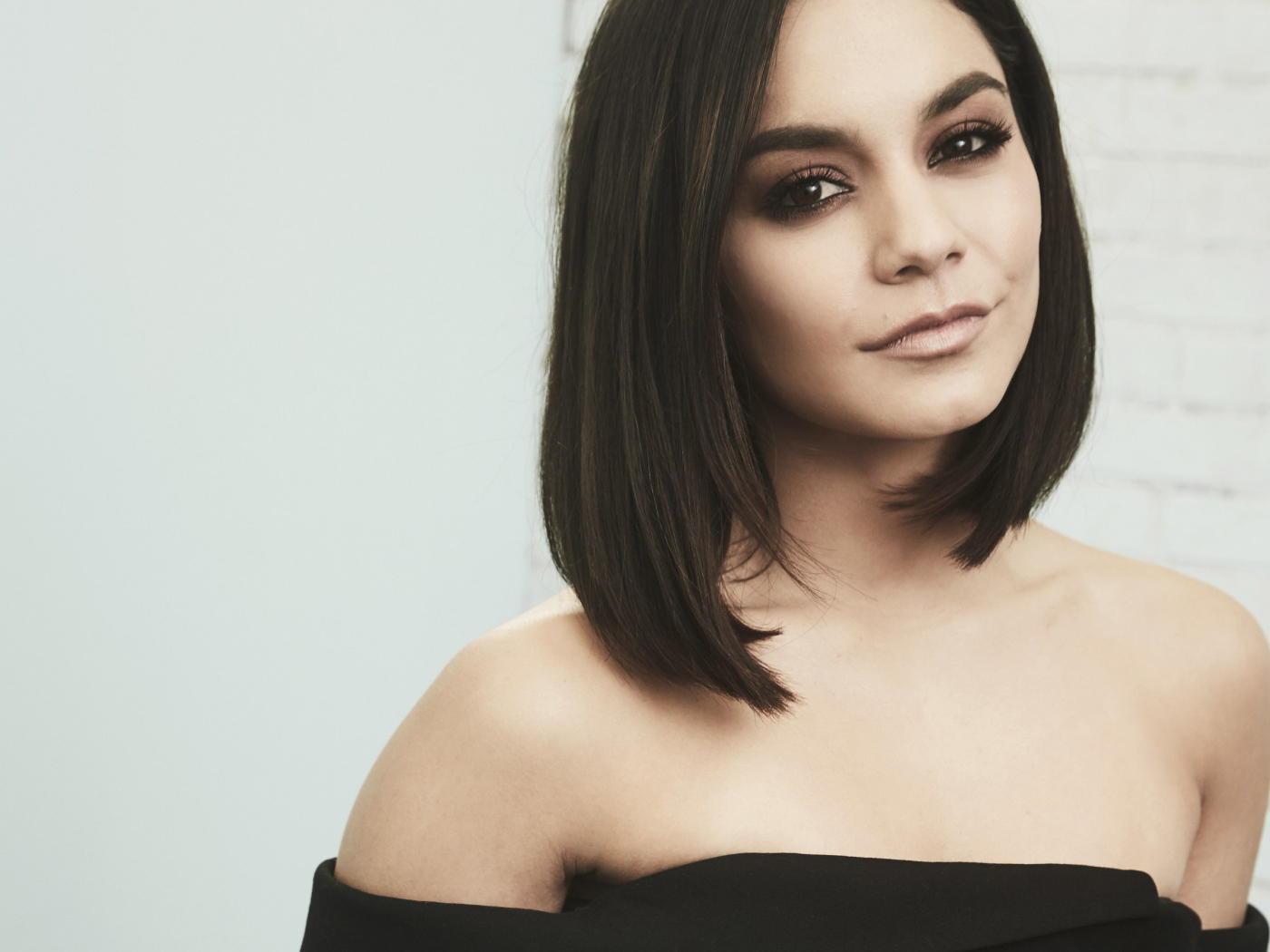 Красивая кареглазая девушка, актриса Ванесса Хадженс