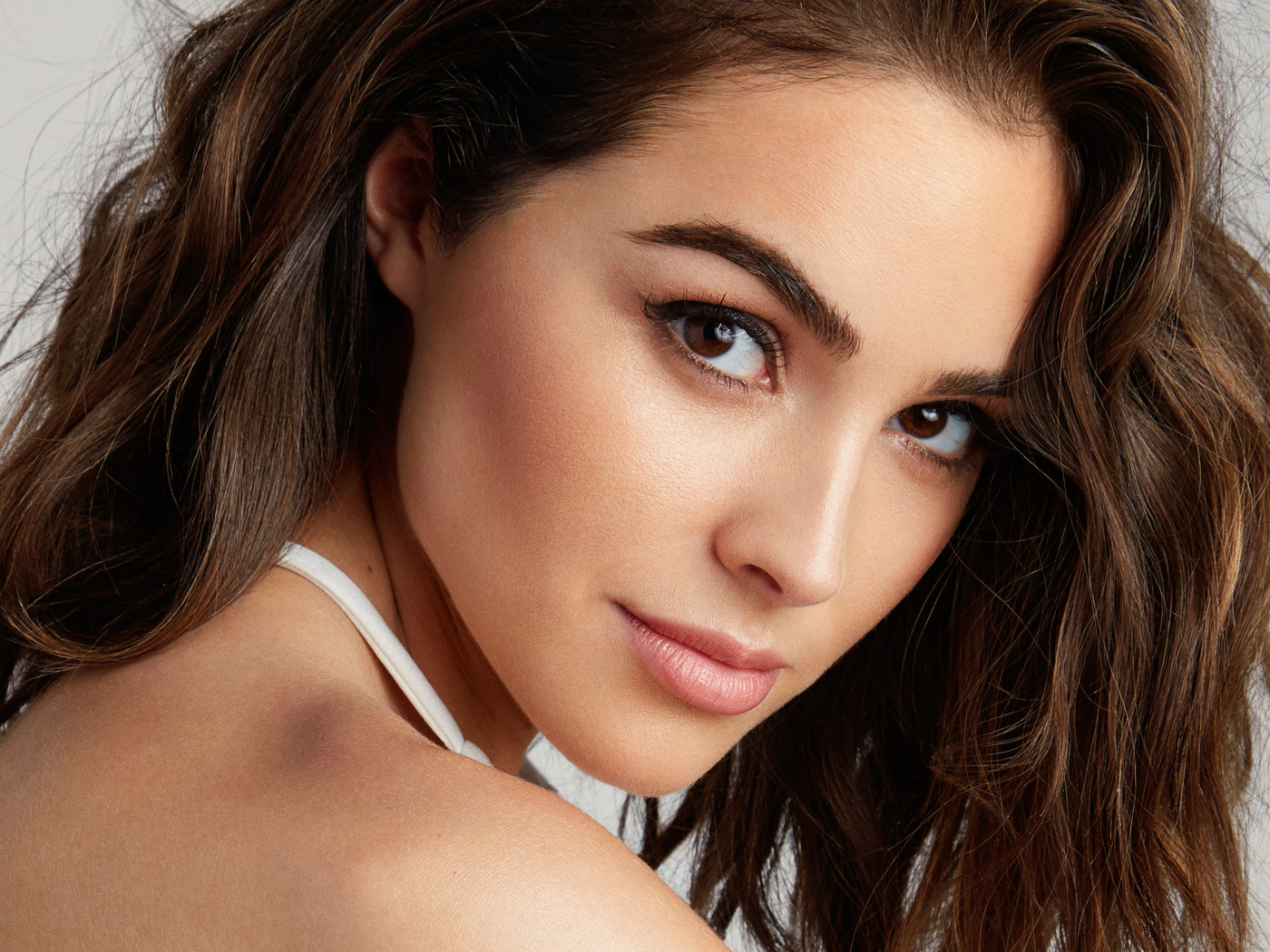 Красивая девушка, американская актриса и модель Оливия Калпо лицо крупным планом