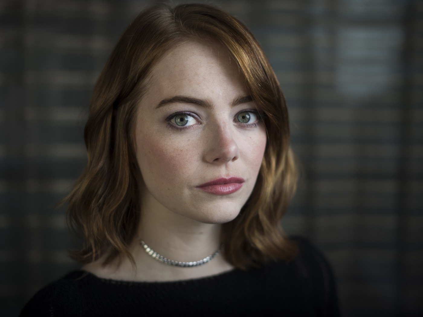 Скромная зеленоглазая девушка, актриса Эмма Стоун 