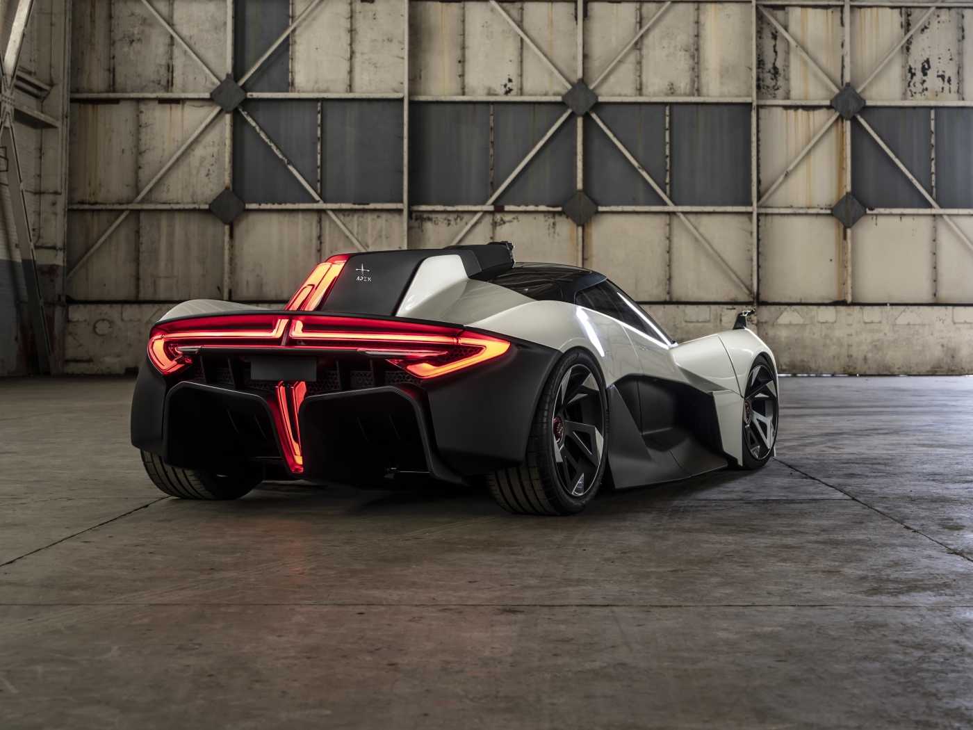 Спортивный автомобиль APEX AP-0 Concept 2020 года вид сзади