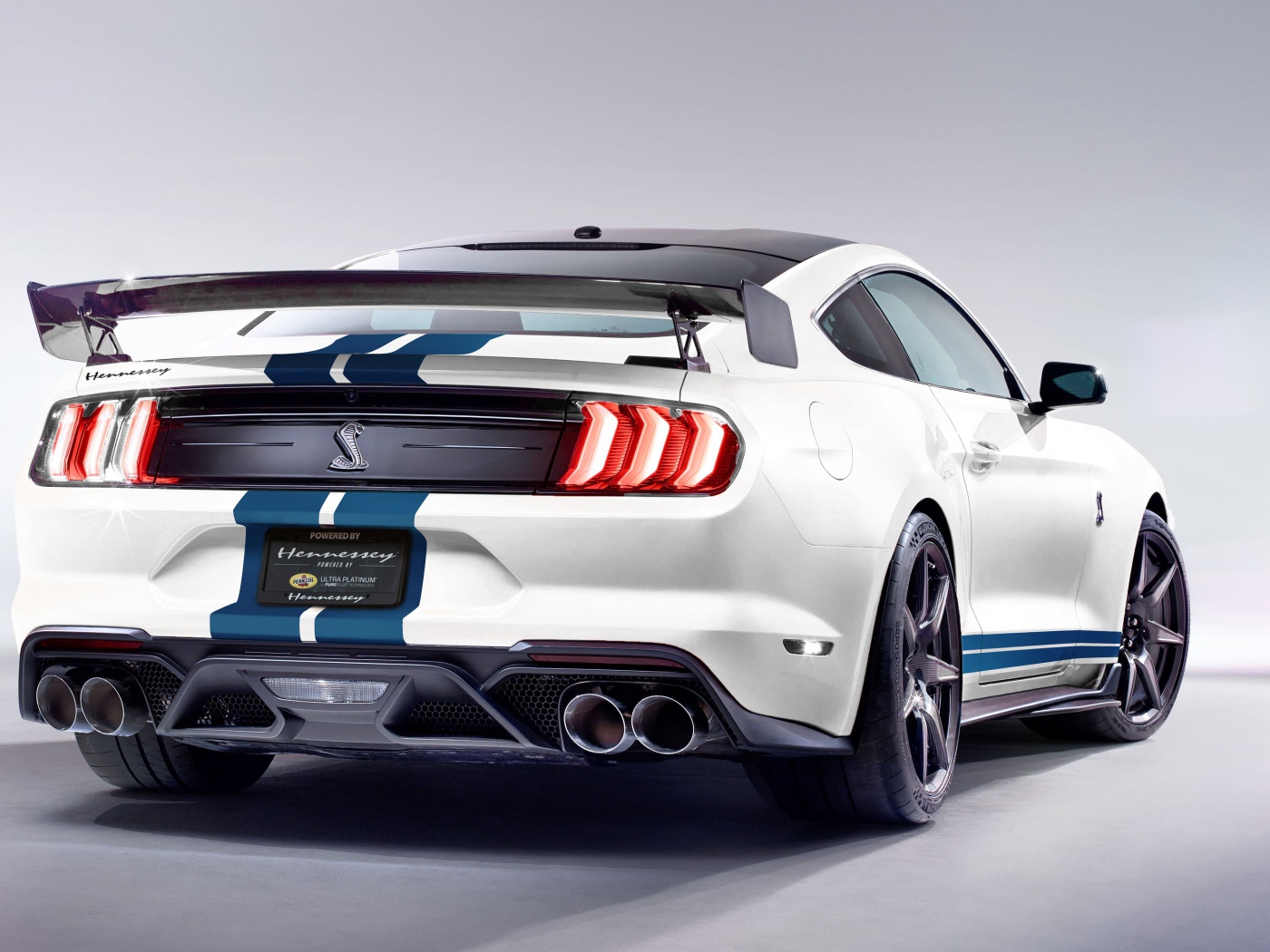 Спортивный автомобиль Hennessey GT500 Venom 1000, 2020 года вид сзади