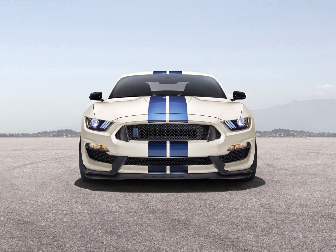 Автомобиль Shelby GT350, 2020 года вид спереди