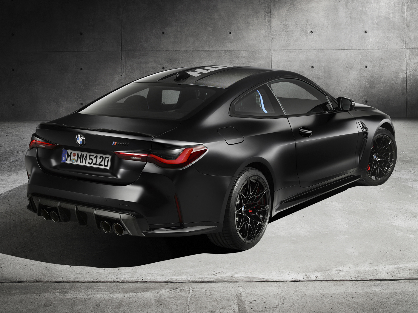 Черный BMW M4 Competition X Kith 2020 года вид сзади