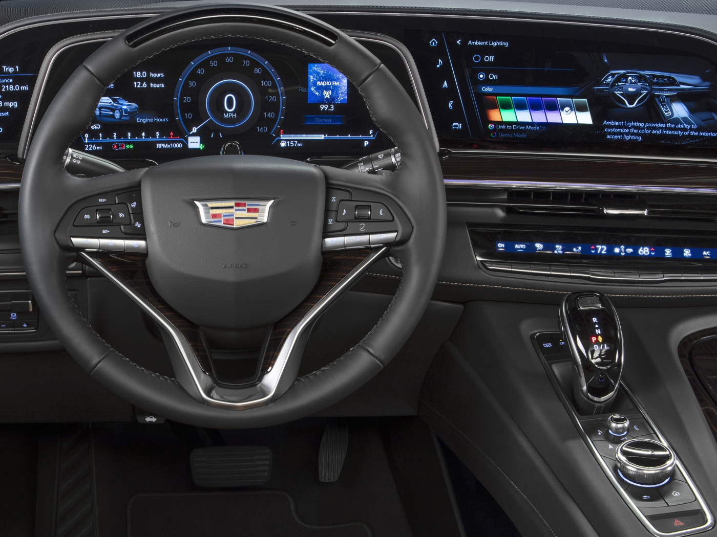 Руль автомобиля Cadillac Escalade Platinum Luxury, 2020 года