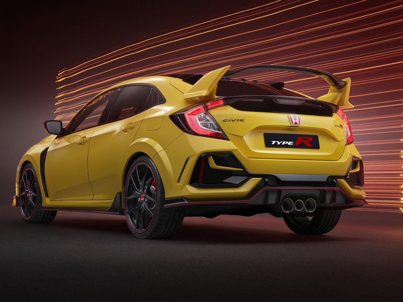 Желтый автомобиль Honda Civic Type R Limited Edition 2020 года вид сзади