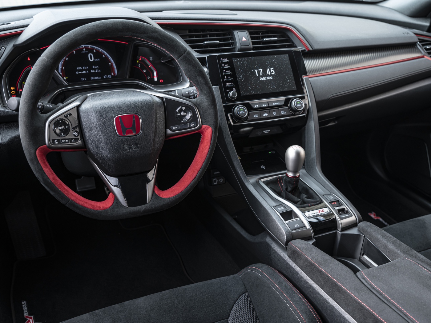 Черный кожаный салон автомобиля Honda Civic Type R Sport Line