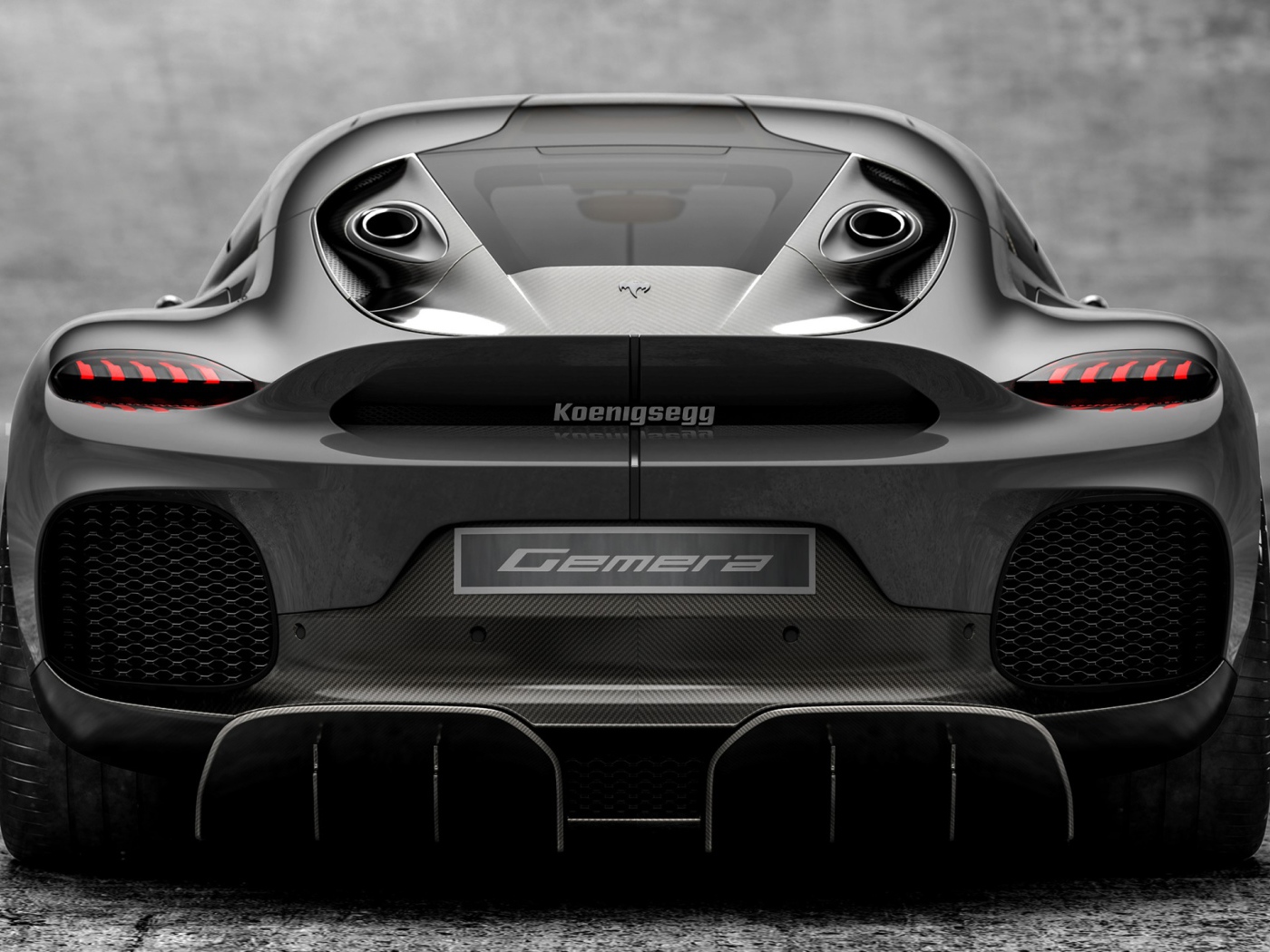 Серебристый автомобиль Koenigsegg Gemera 2020 года вид сзади