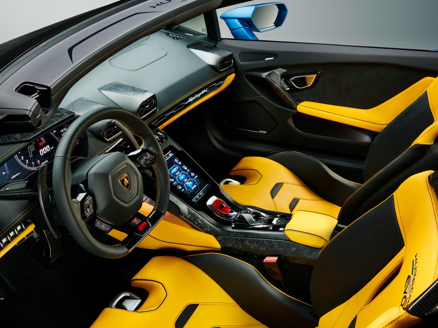 Дорогой салон автомобиля Lamborghini Huracan EVO RWD Spyder 2020 года