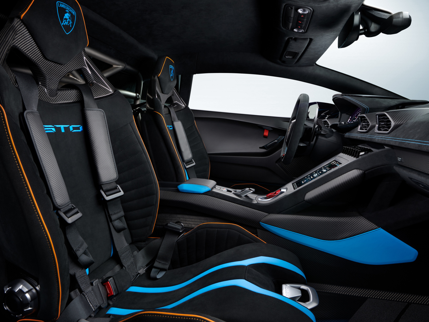 Кресла в автомобиле Lamborghini Huracán STO 2021 года