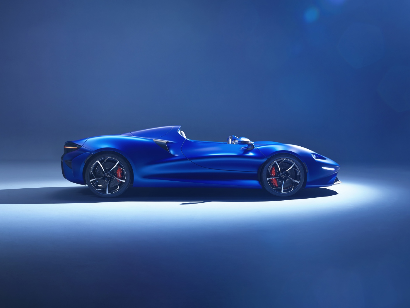 Спортивный автомобиль McLaren Elva 2020 года 