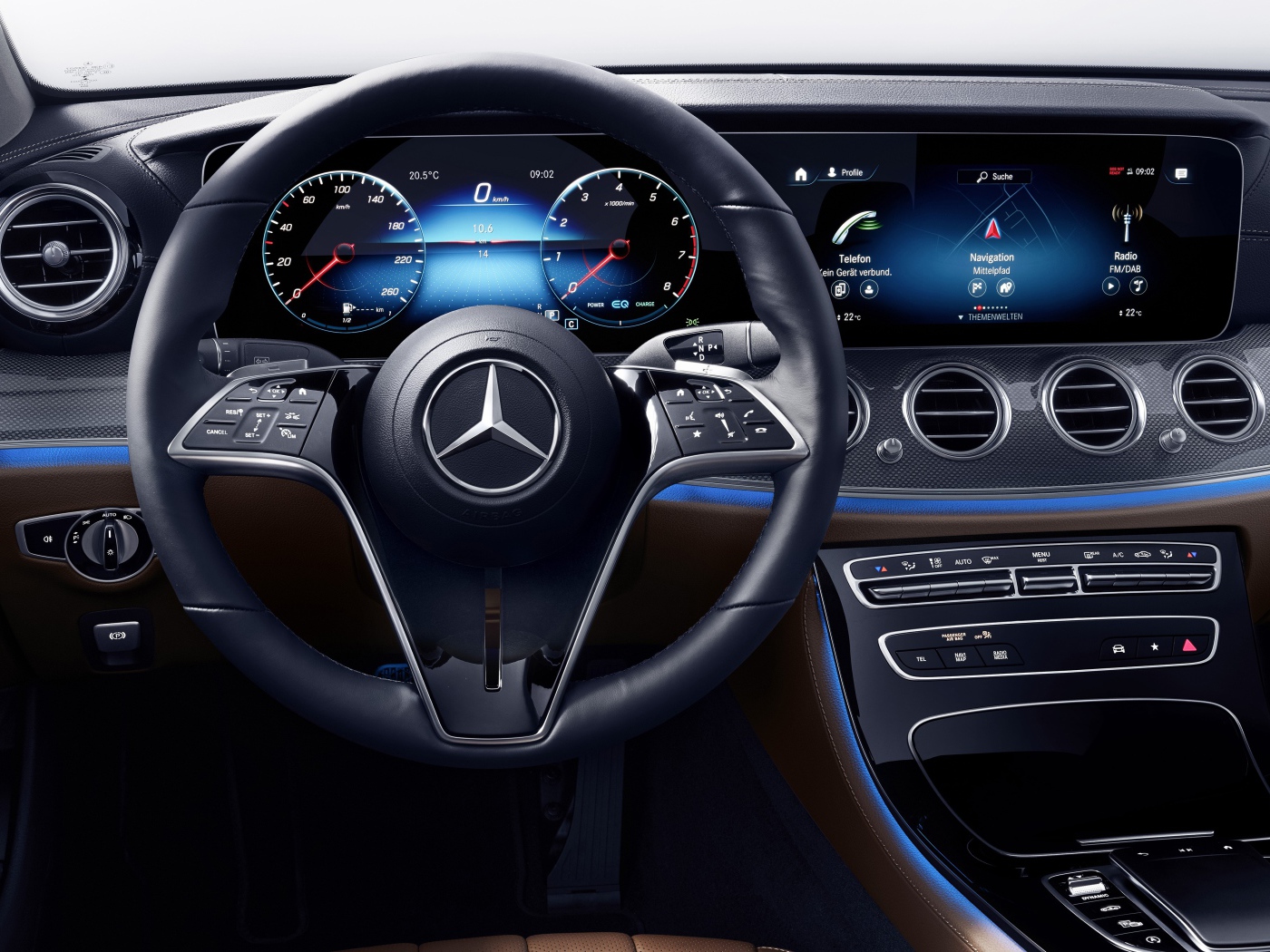 Салон автомобиля Mercedes-Benz E-Klasse 2020 года 