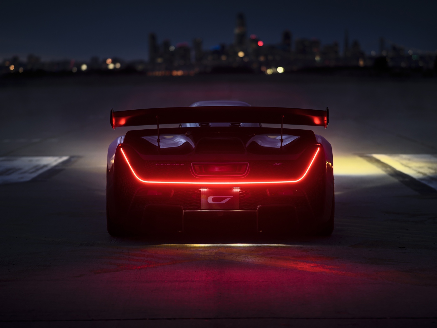 Автомобиль Czinger 21C Lightweight Track 2020 года вид сзади 