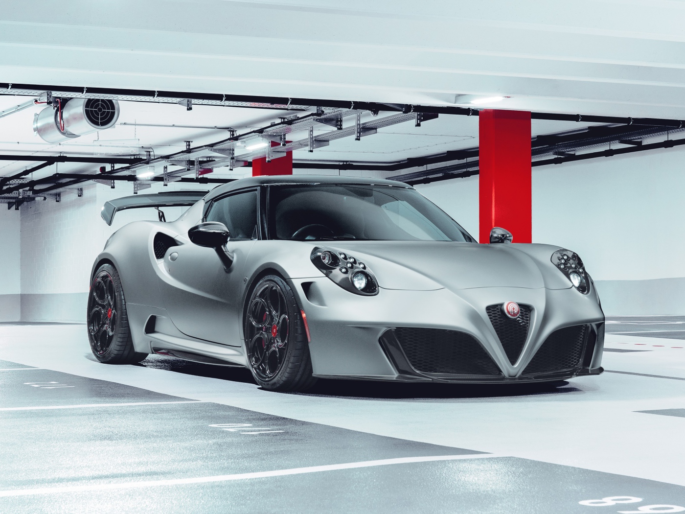 Спортивный Pogea Racing Nemesis 2020 года в гараже