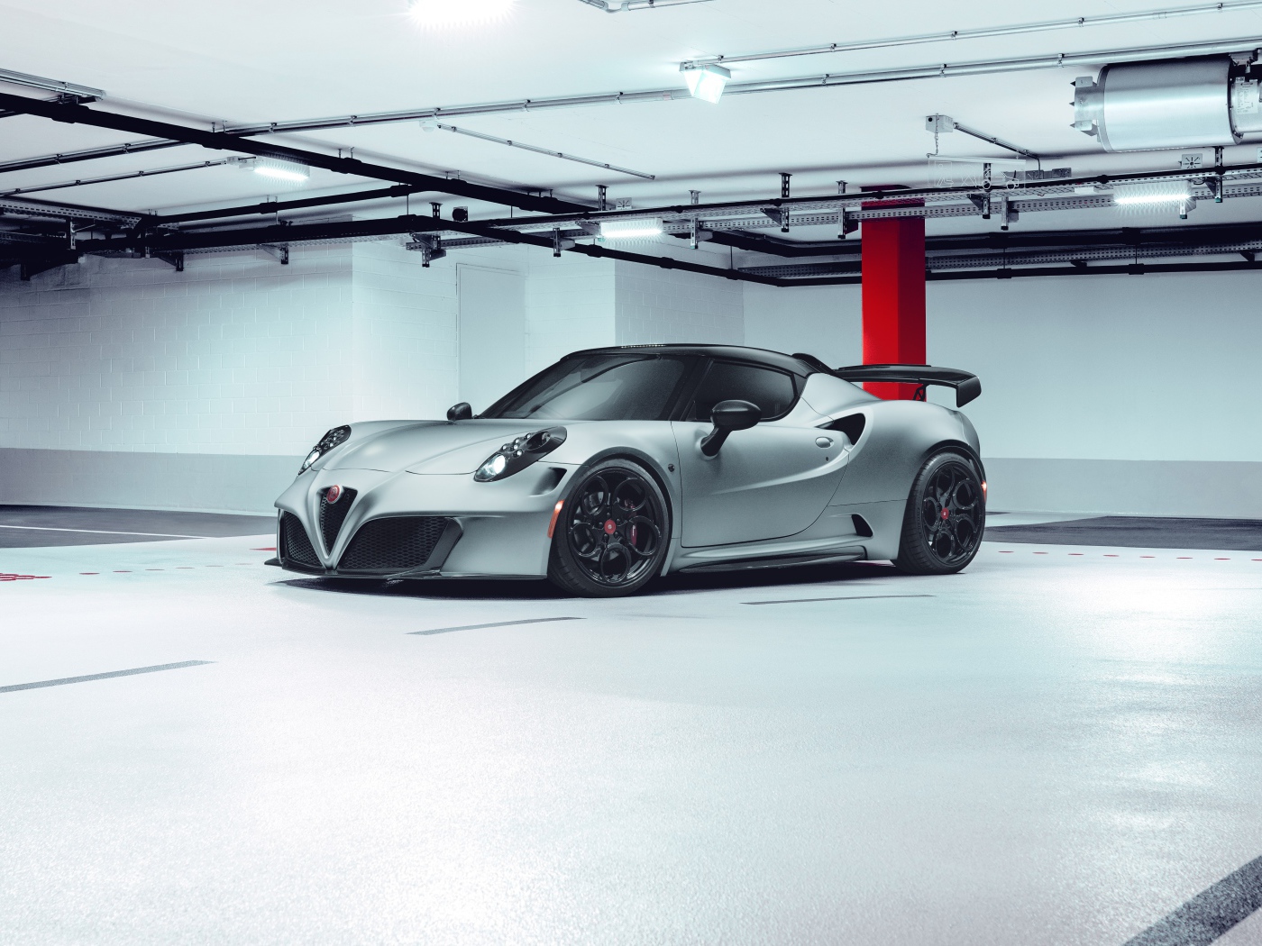 Серебристый Pogea Racing Nemesis 2020 года в гараже