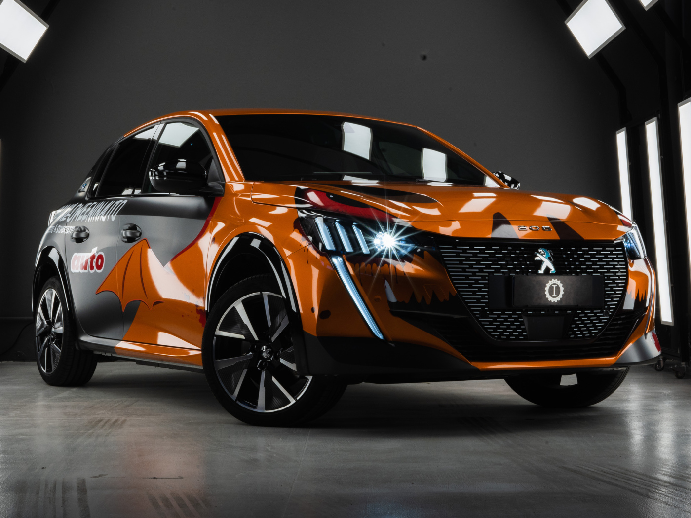 Автомобиль Peugeot E-208 GT, 2020 года