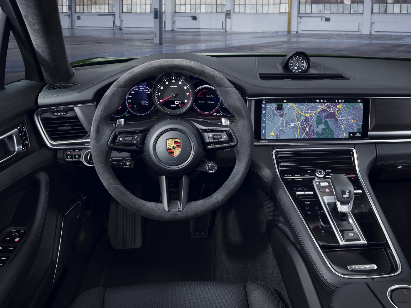 Салон автомобиля Porsche Panamera 4S 2020 года 