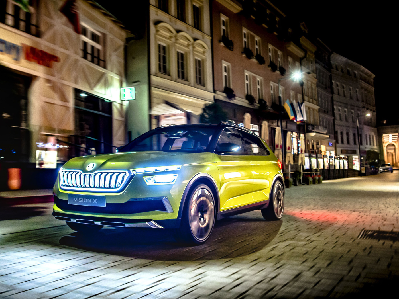 Внедорожник Skoda Vision X 2019 года на улице города