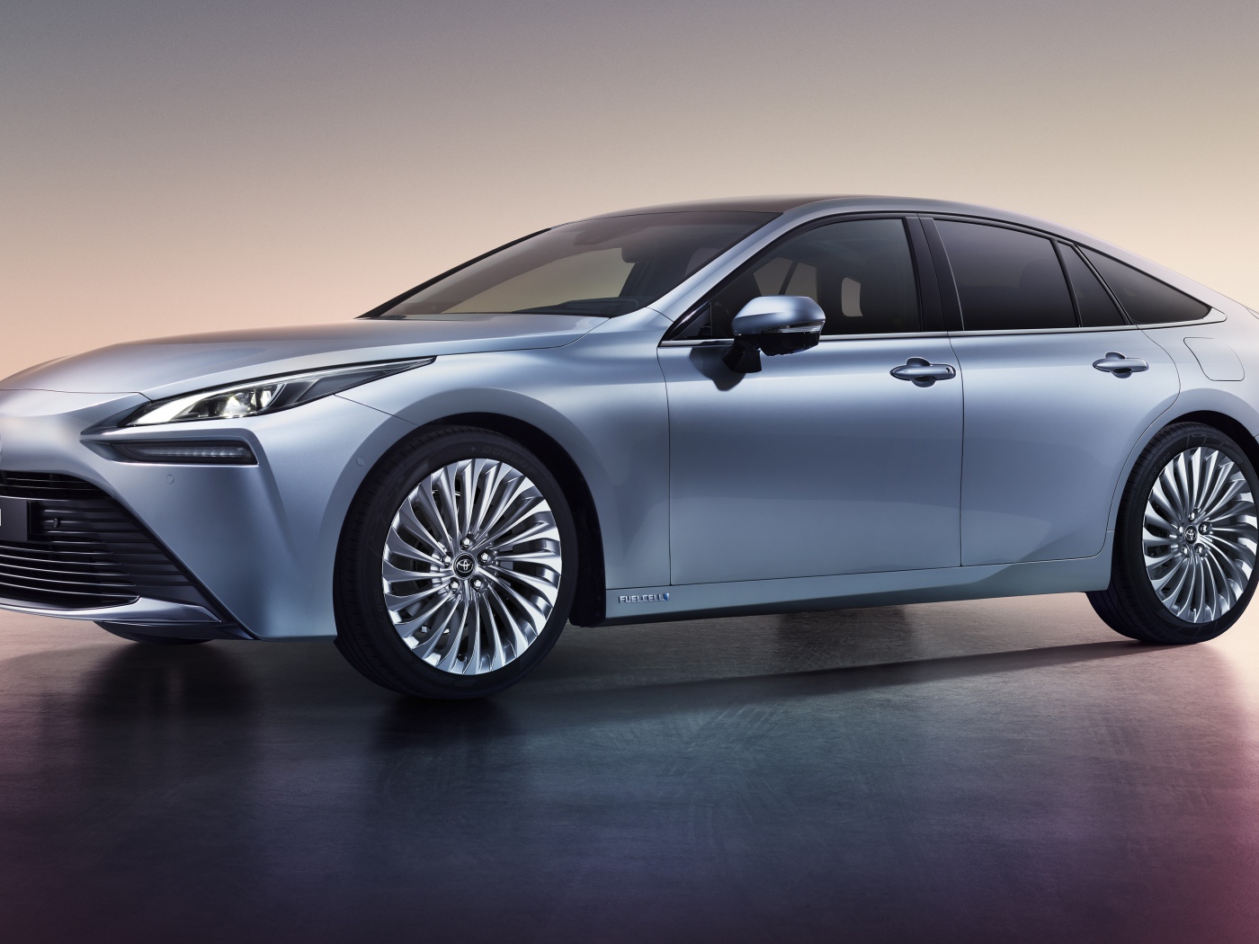 Автомобиль Toyota Mirai 2020 года 