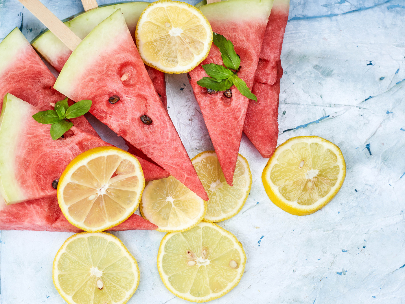 Кусочки арбуза с лимоном