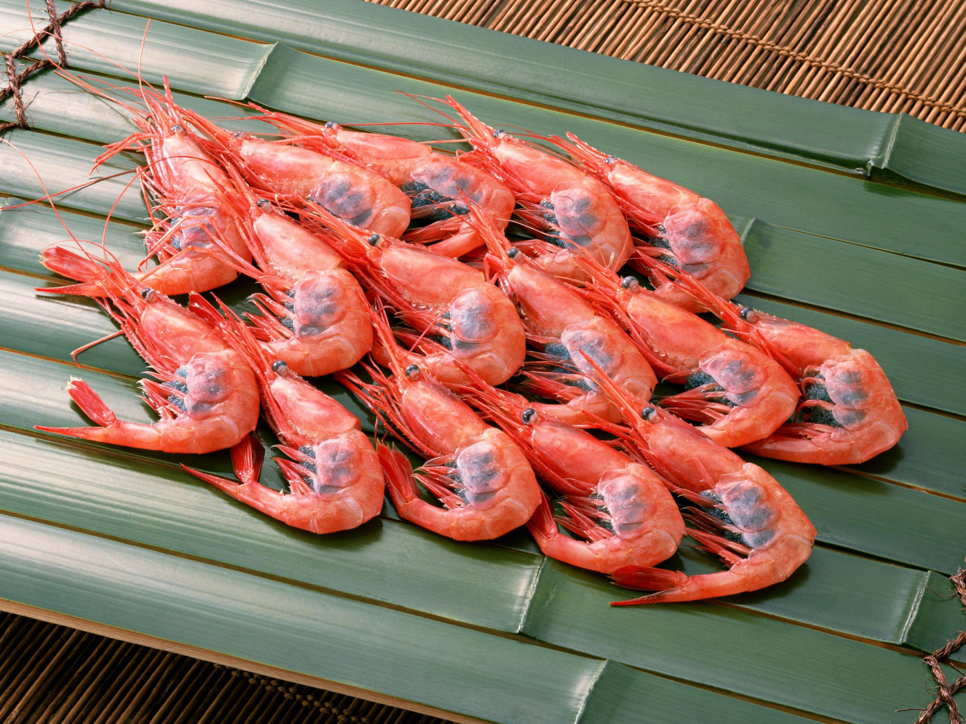 Boiled shrimp on a bamboo plate