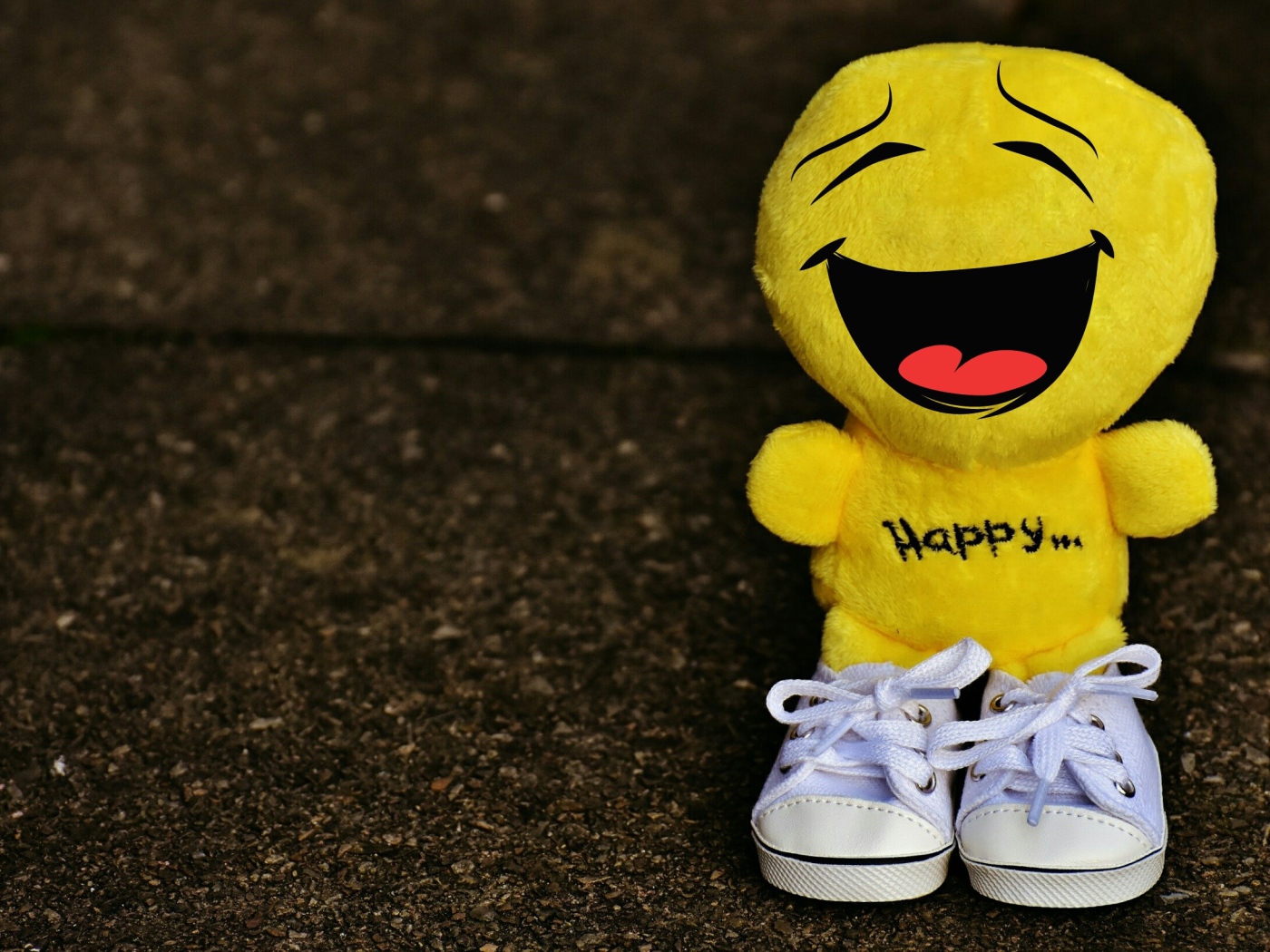 Игрушка смайлик в кедах 
