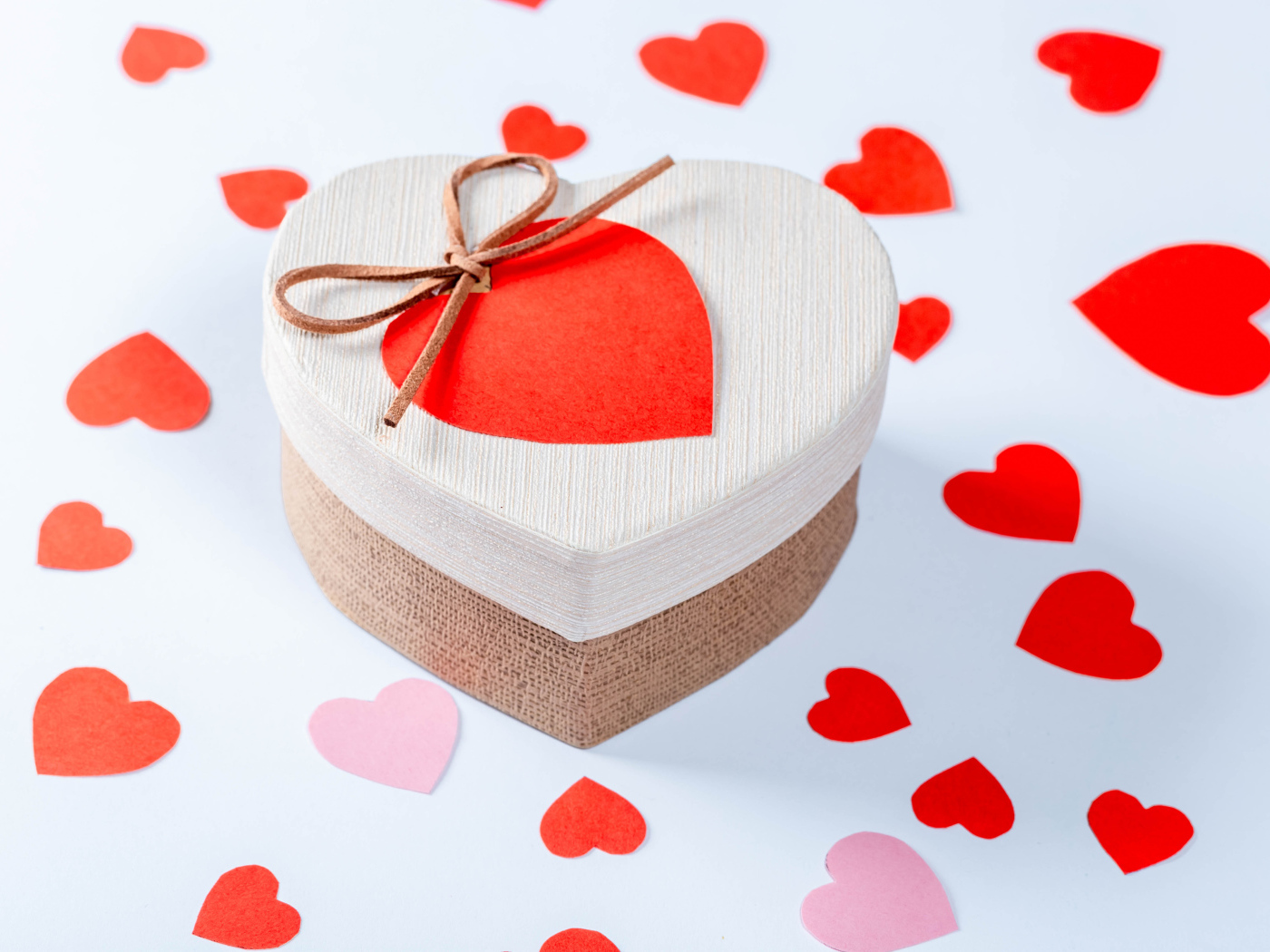 Большая коробка с подарком для любимой 