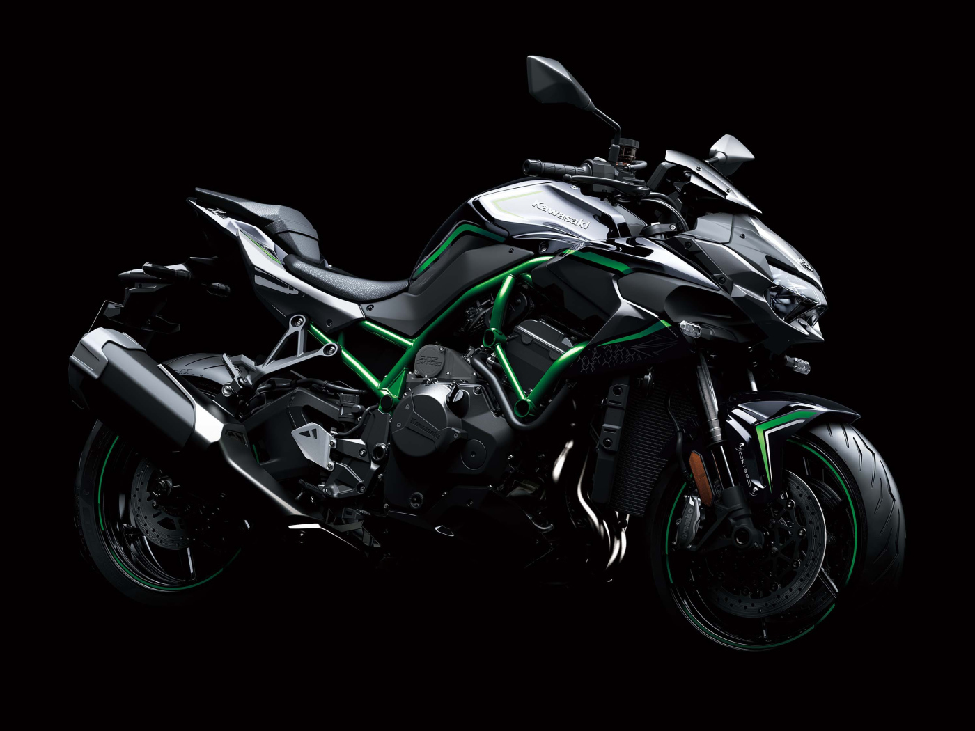 Мотоцикл Kawasaki Z H2  2019 года на черном фоне