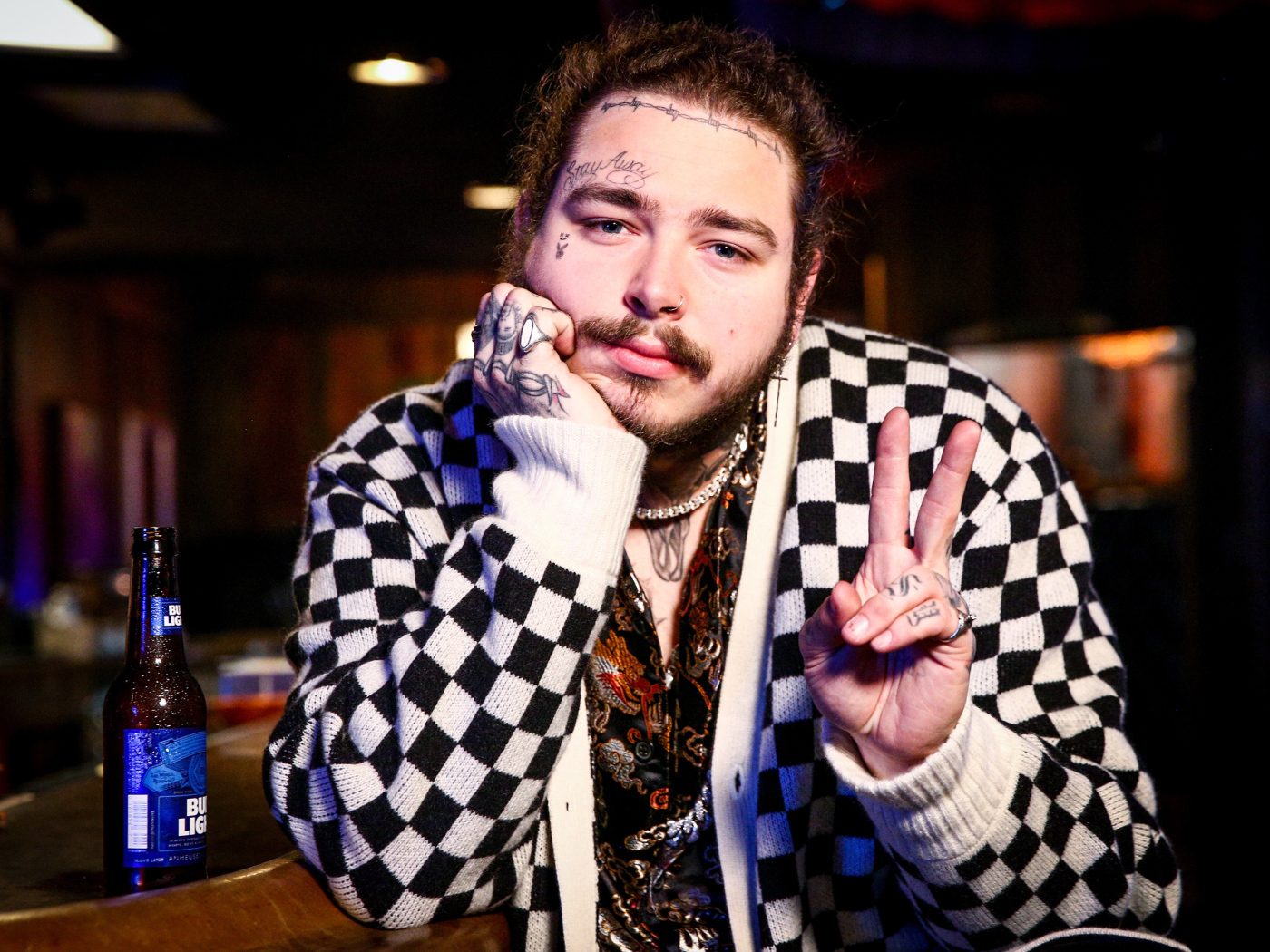 Американский певец, рэпер Post Malone с татуировками на теле