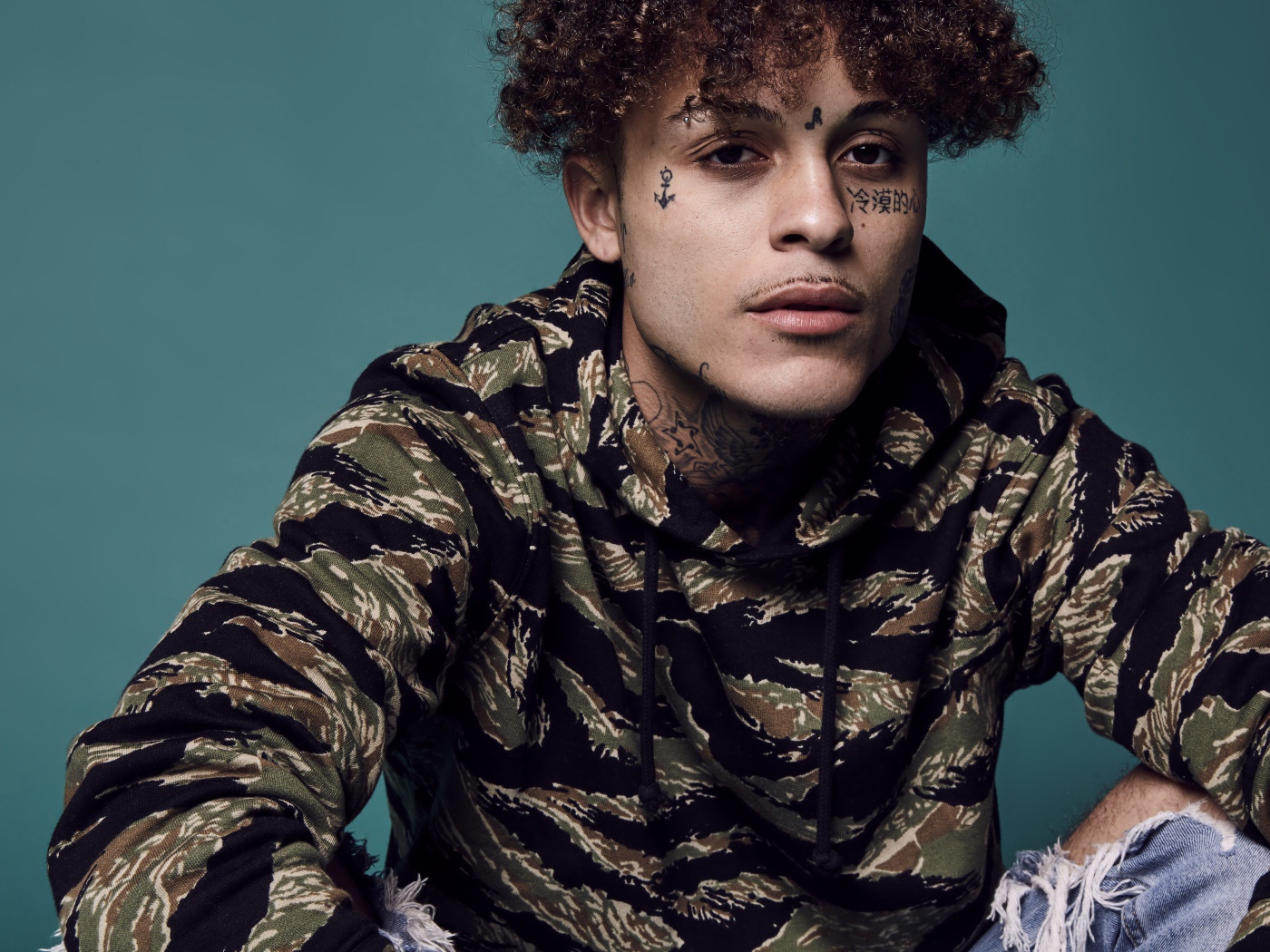 Молодой американский рэпер Lil Skies с татуировками на теле