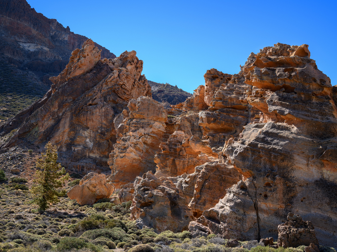 Старые камни в национальном парке Италии 