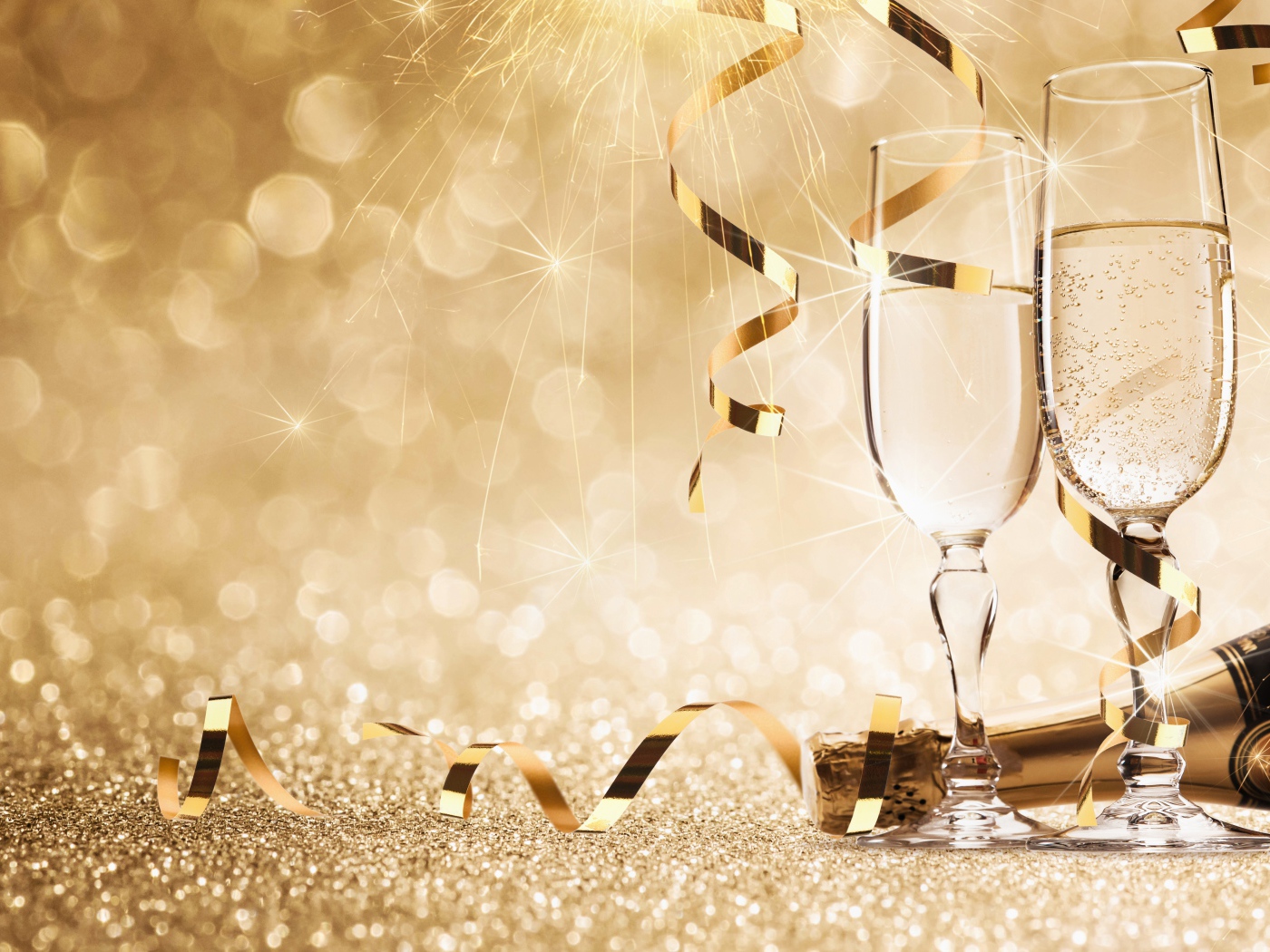 Два бокала и шампанское на новый год, фон 