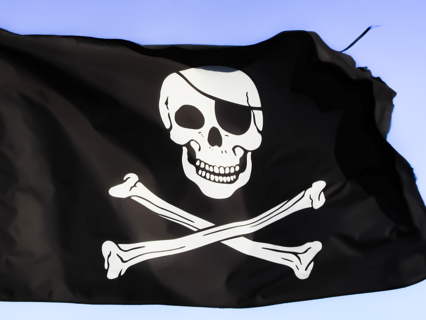 Пиратский черный флаг с белым черепом