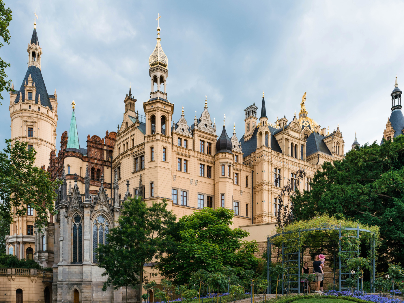 Красивый старинный Шверинский замок, Германия