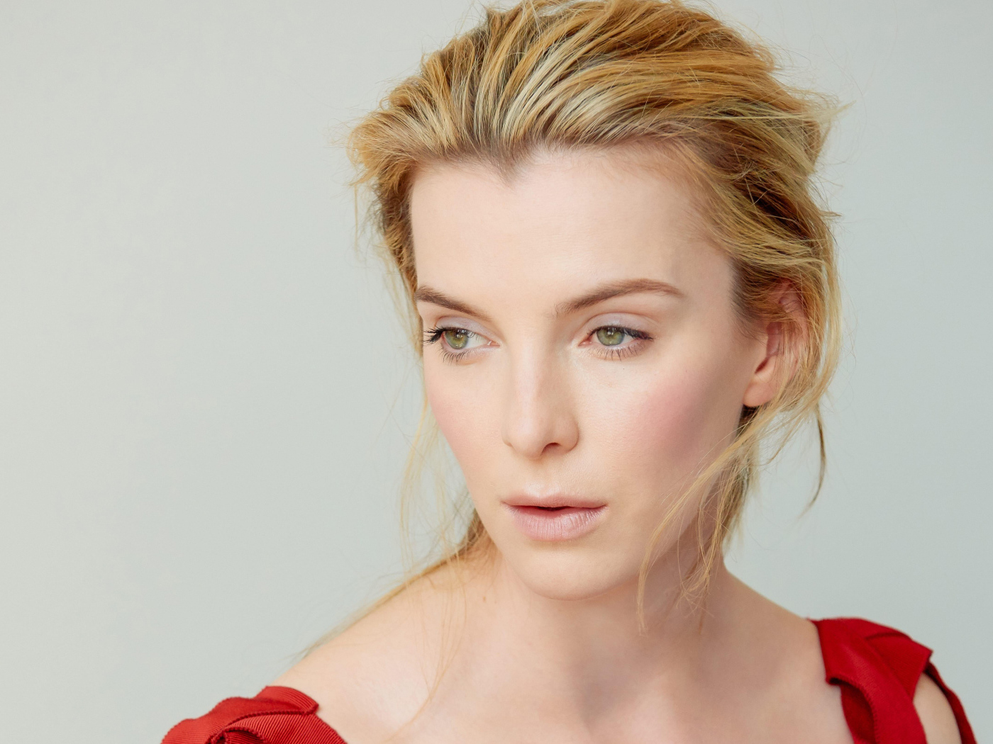 Актриса блондинка Бетти Гилпин крупным планом