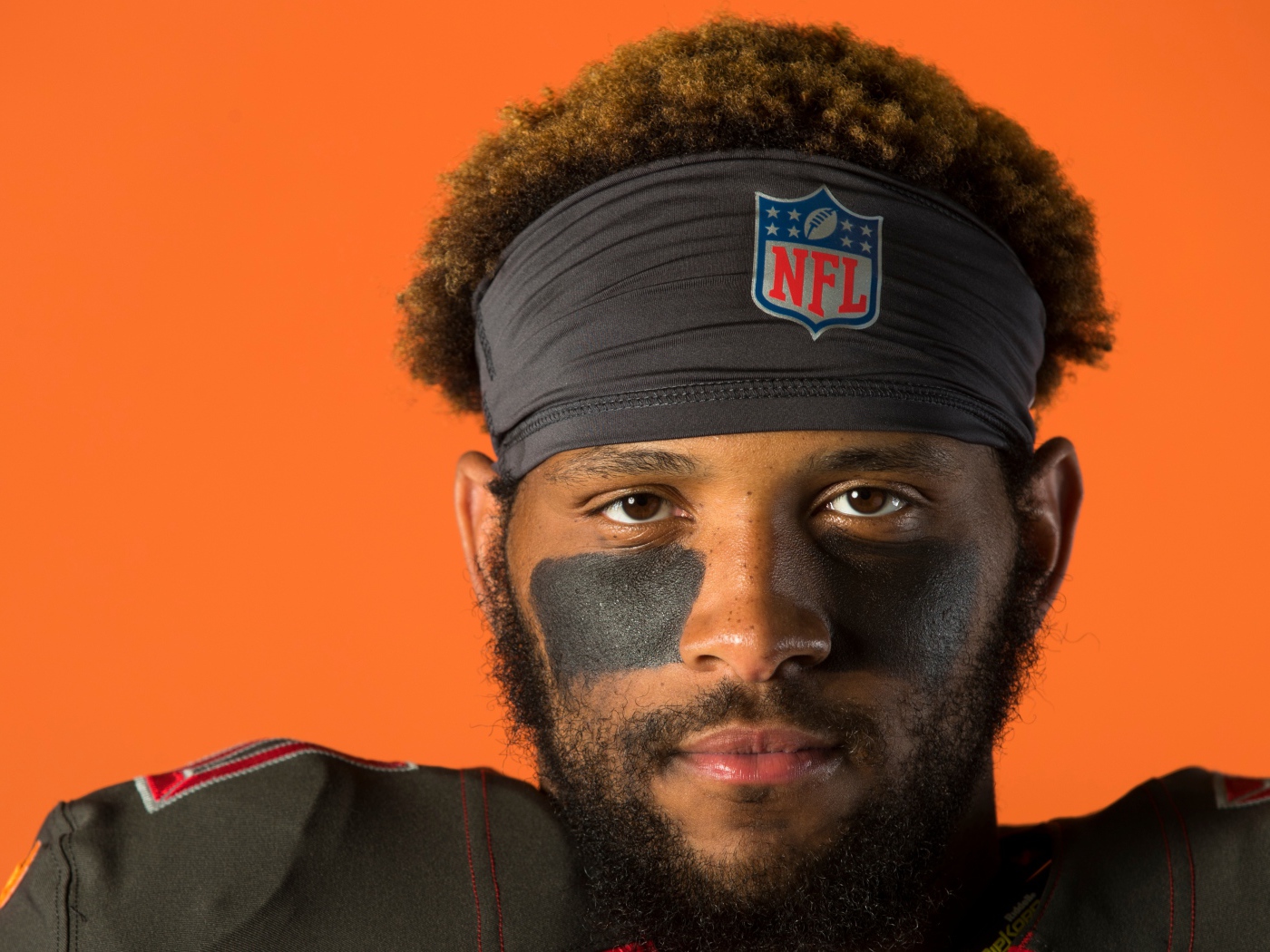 Игрок в американский футбол O. J. Howard лицо крупным планом