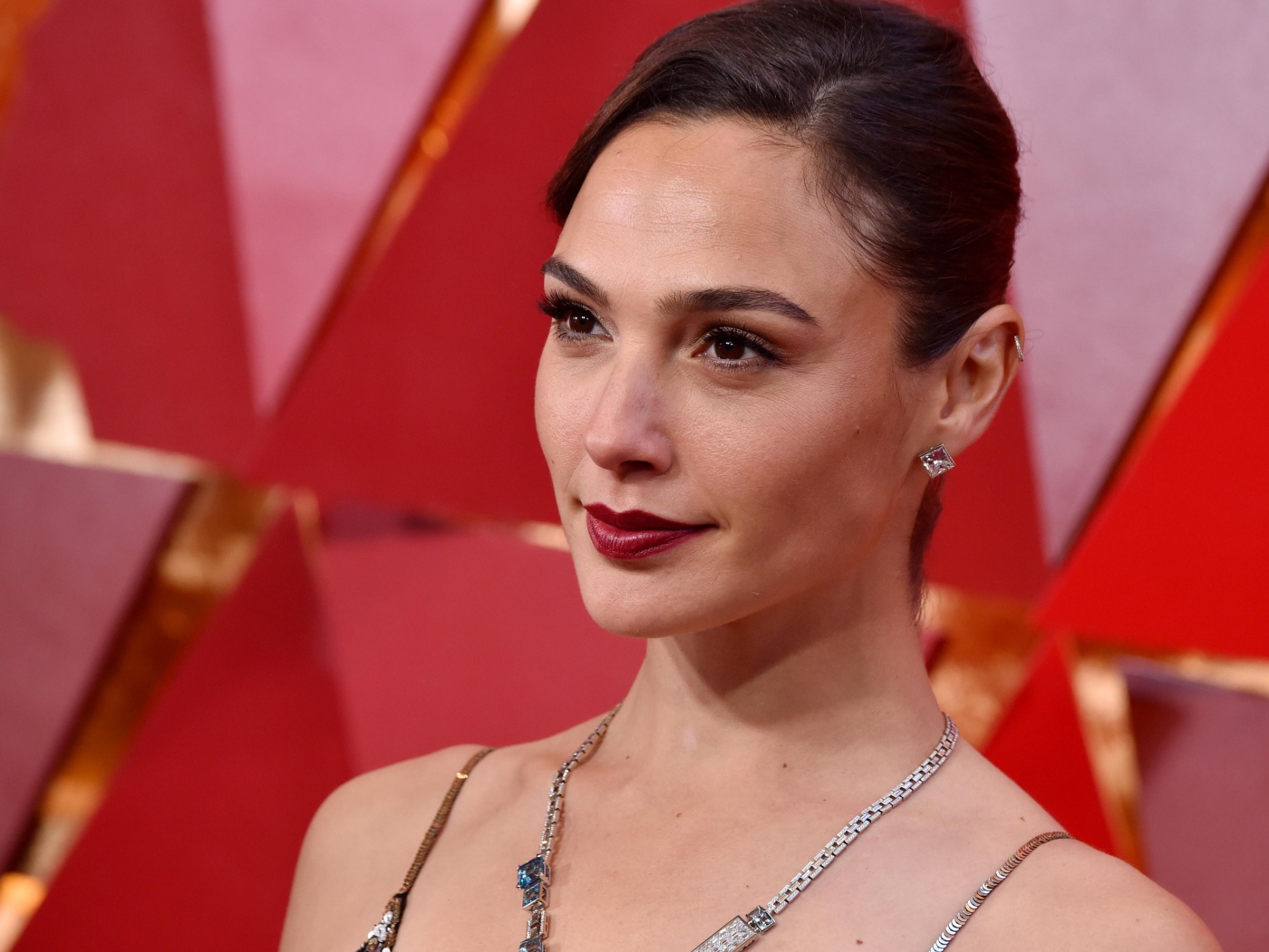 Милая улыбка яркой актрисы Галь Гадот