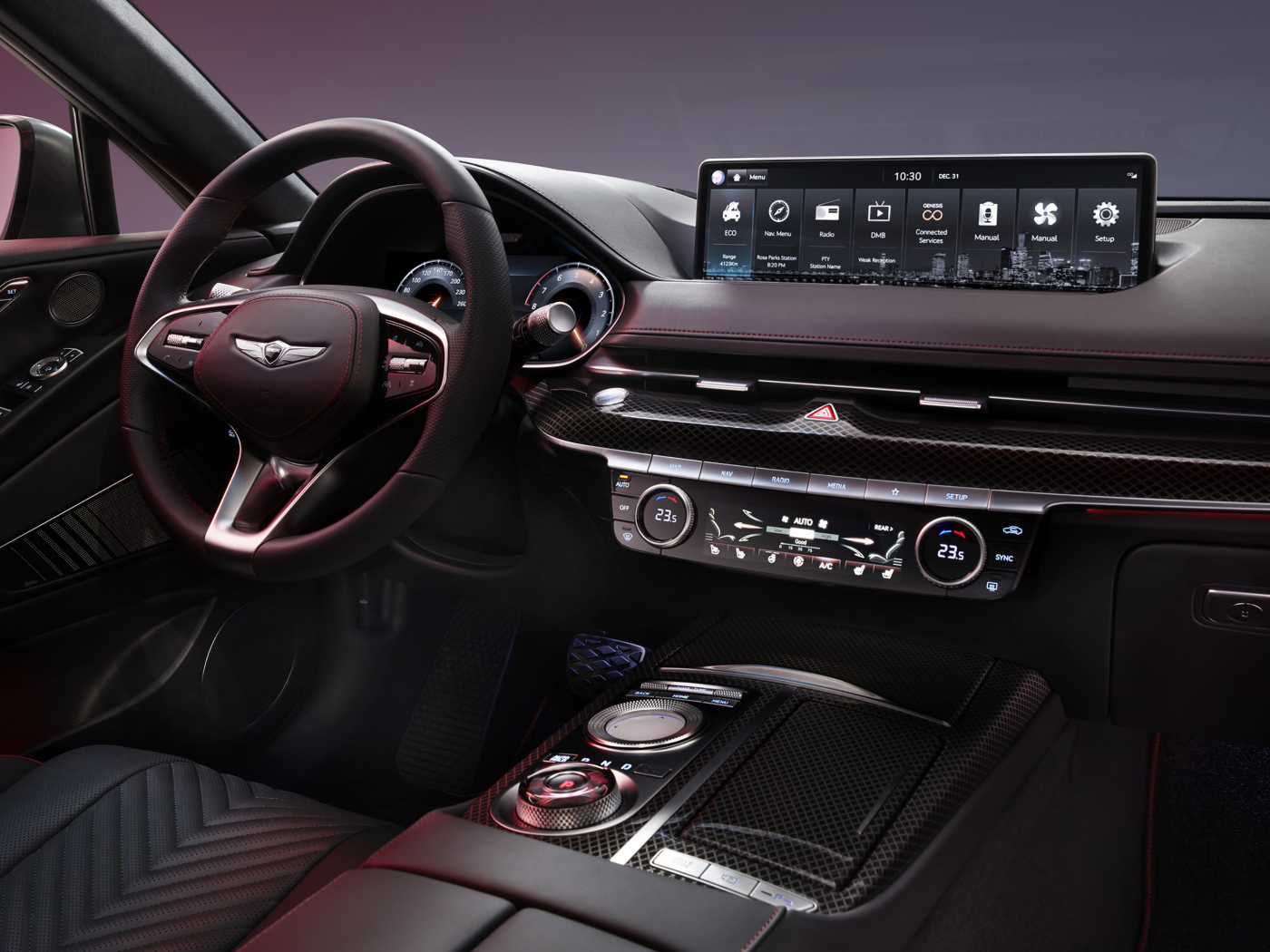 Черный салон автомобиля Genesis G80 Sport 2021 года