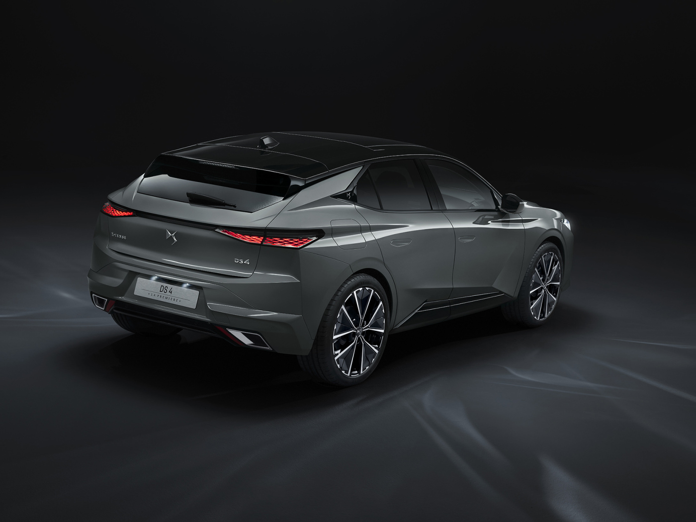 Автомобиль DS 4 E-Tense La Première 2021 года вид сзади