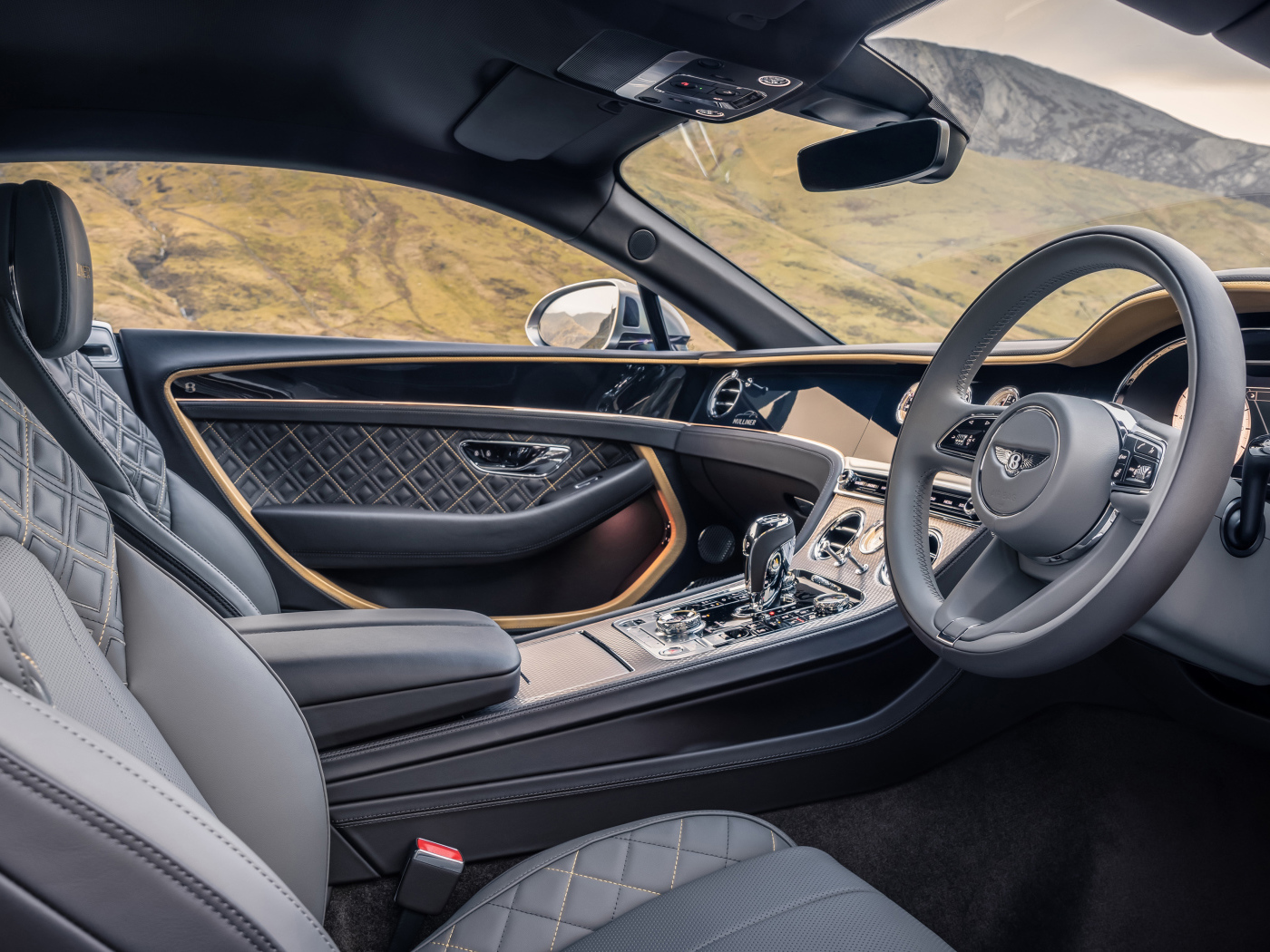 Кожаный салон автомобиля Bentley Continental GT Mulliner