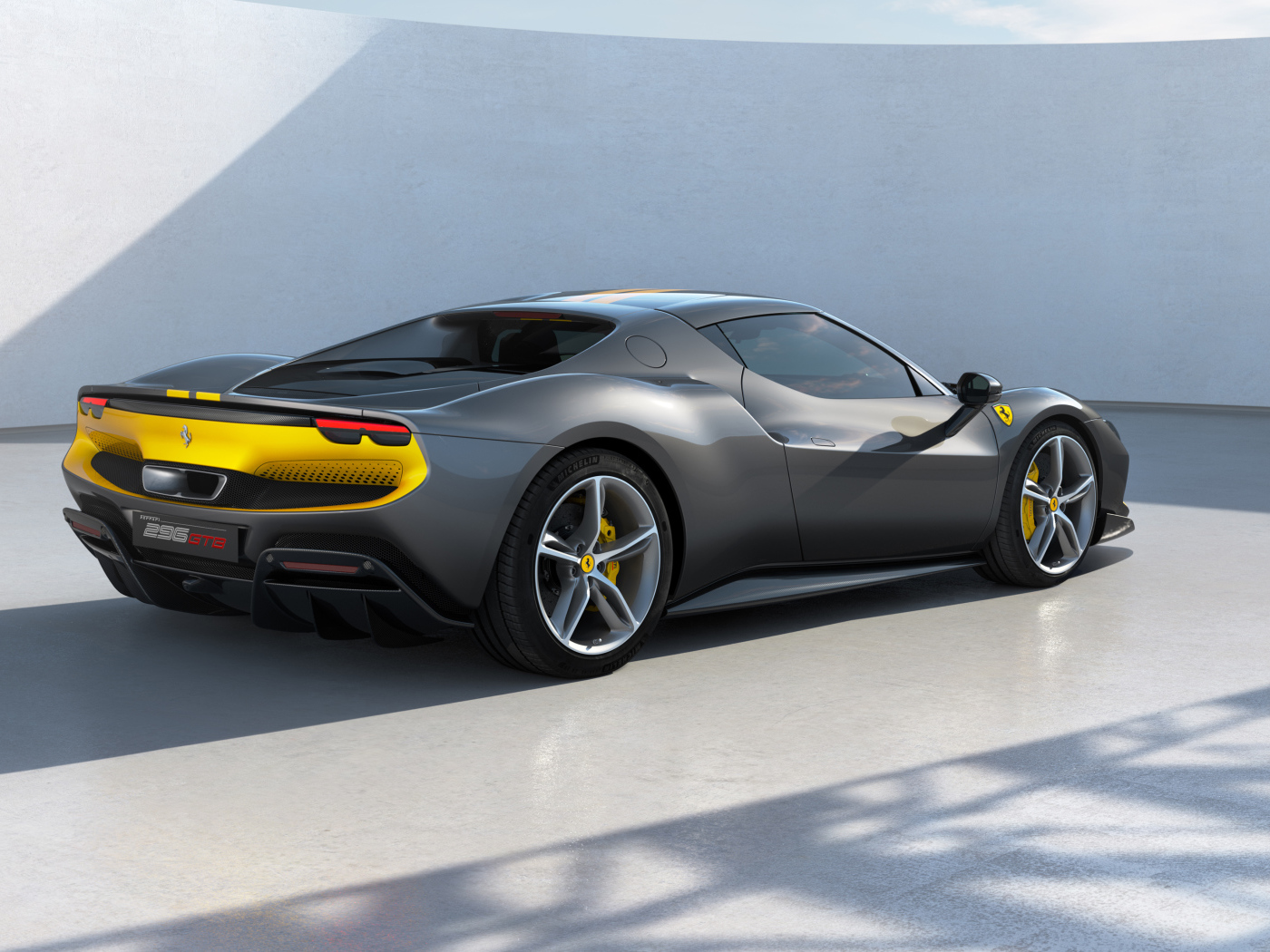 Быстрый автомобиль Ferrari 296 GTB Assetto Fiorano 2022  года вид сзади