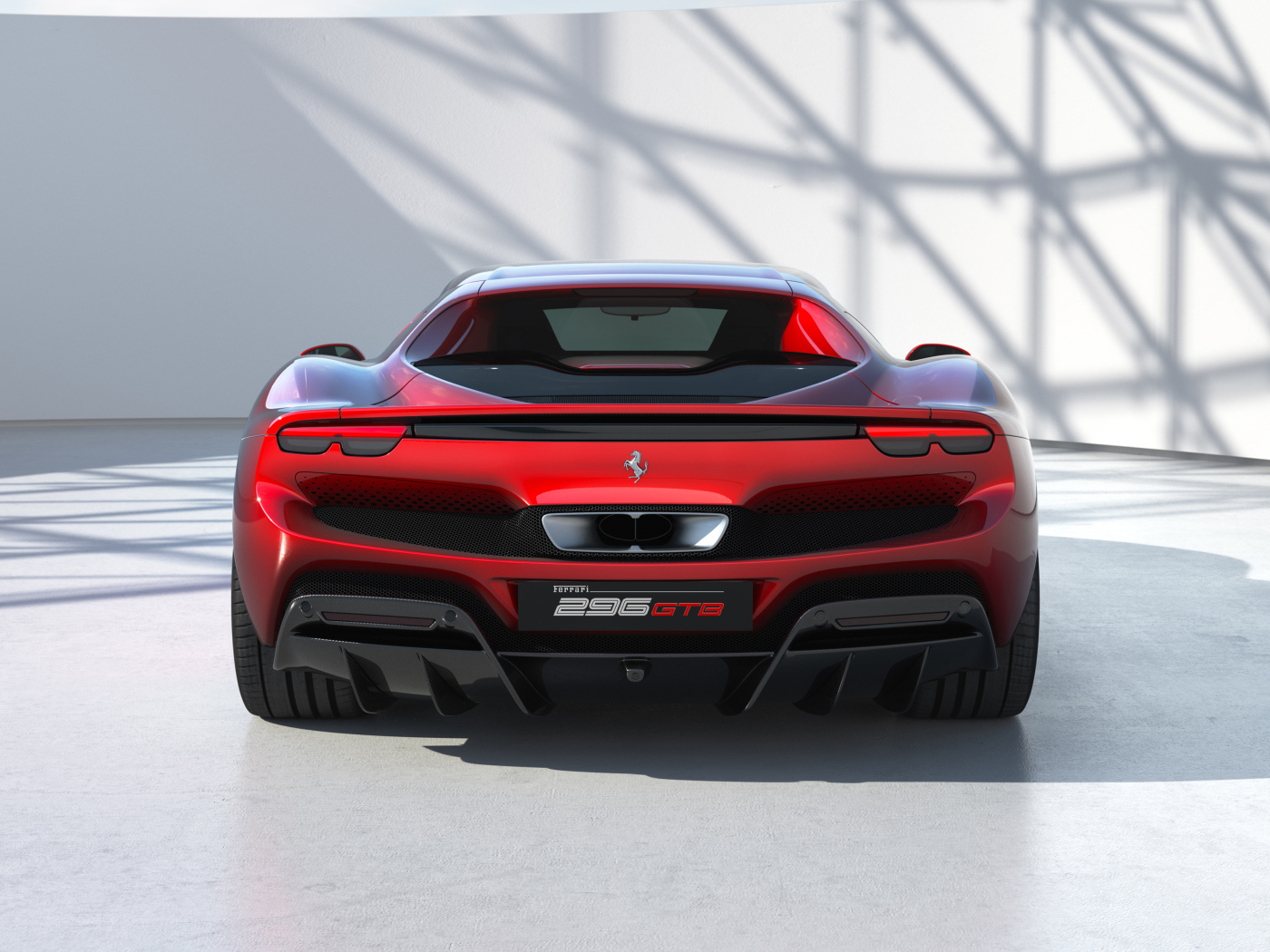 Красный Ferrari 296 GTB 2022 года вид сзади