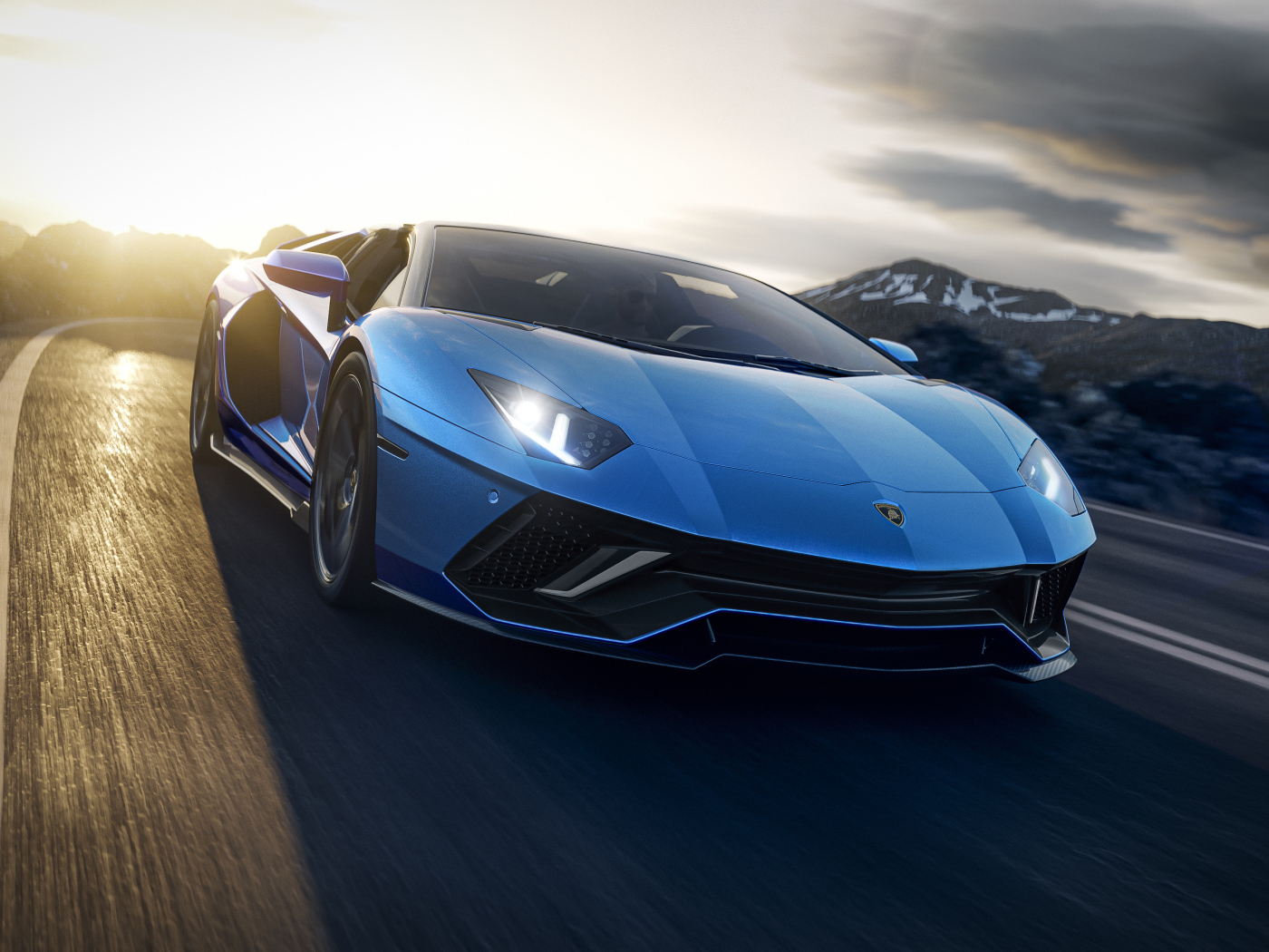 Голубой автомобиль Lamborghini Aventador LP 780-4 Ultimate Roadster 2021 года