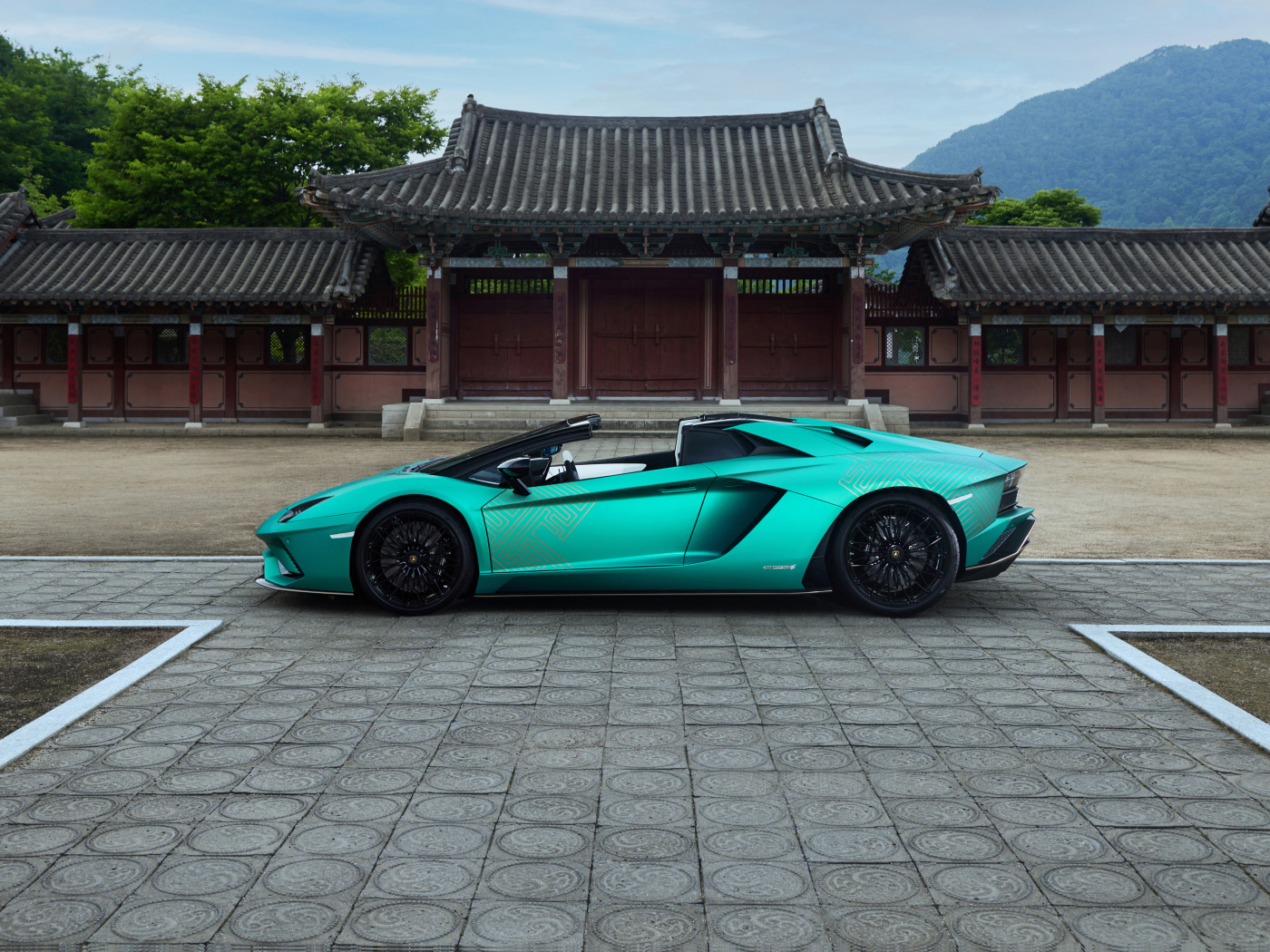 Спортивный кабриолет Lamborghini Aventador S, 2021 года