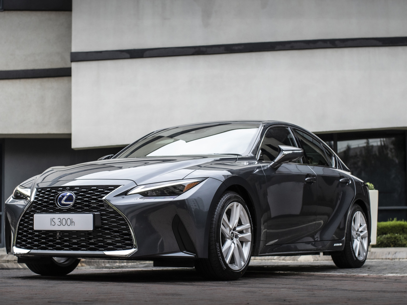 Автомобиль Lexus IS 300h 2021 года