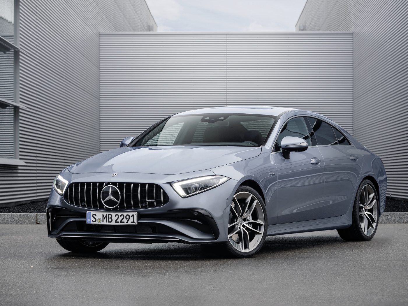Стильный автомобиль Mercedes-AMG CLS 53 4MATIC+ 2021  года