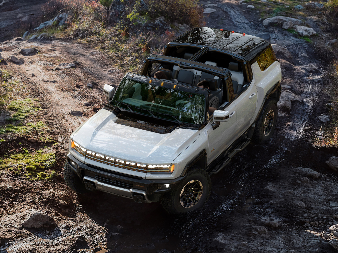 Автомобиль GMC Hummer EV, 2024 года вид сверху