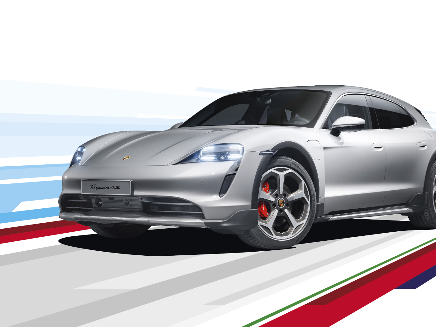 Автомобиль Porsche Taycan 4S Cross Turismo 2021 года на белом фоне