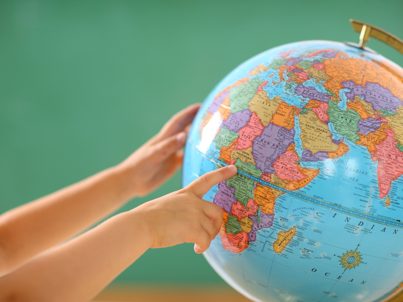 Большой глобус в школе