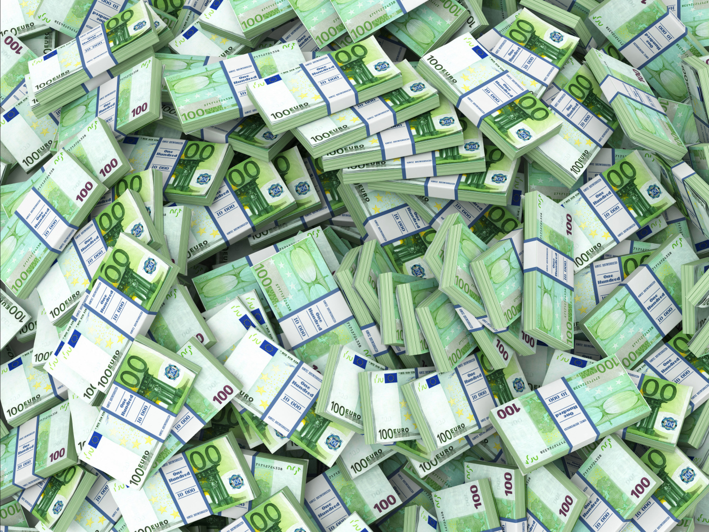 Много зеленых пачек евро крупным планом