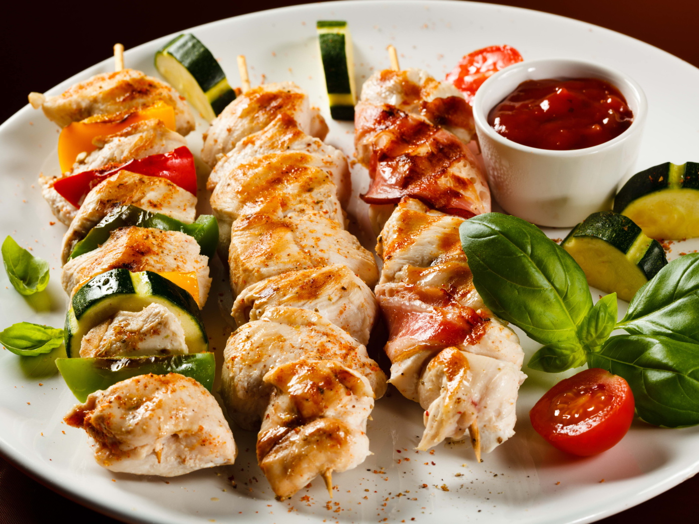 Appetizing chicken kebab with zucchini on a plate